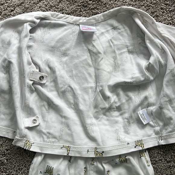 Hanna Andersson Pima cotton giraffe outfit - Picture 4 of 6